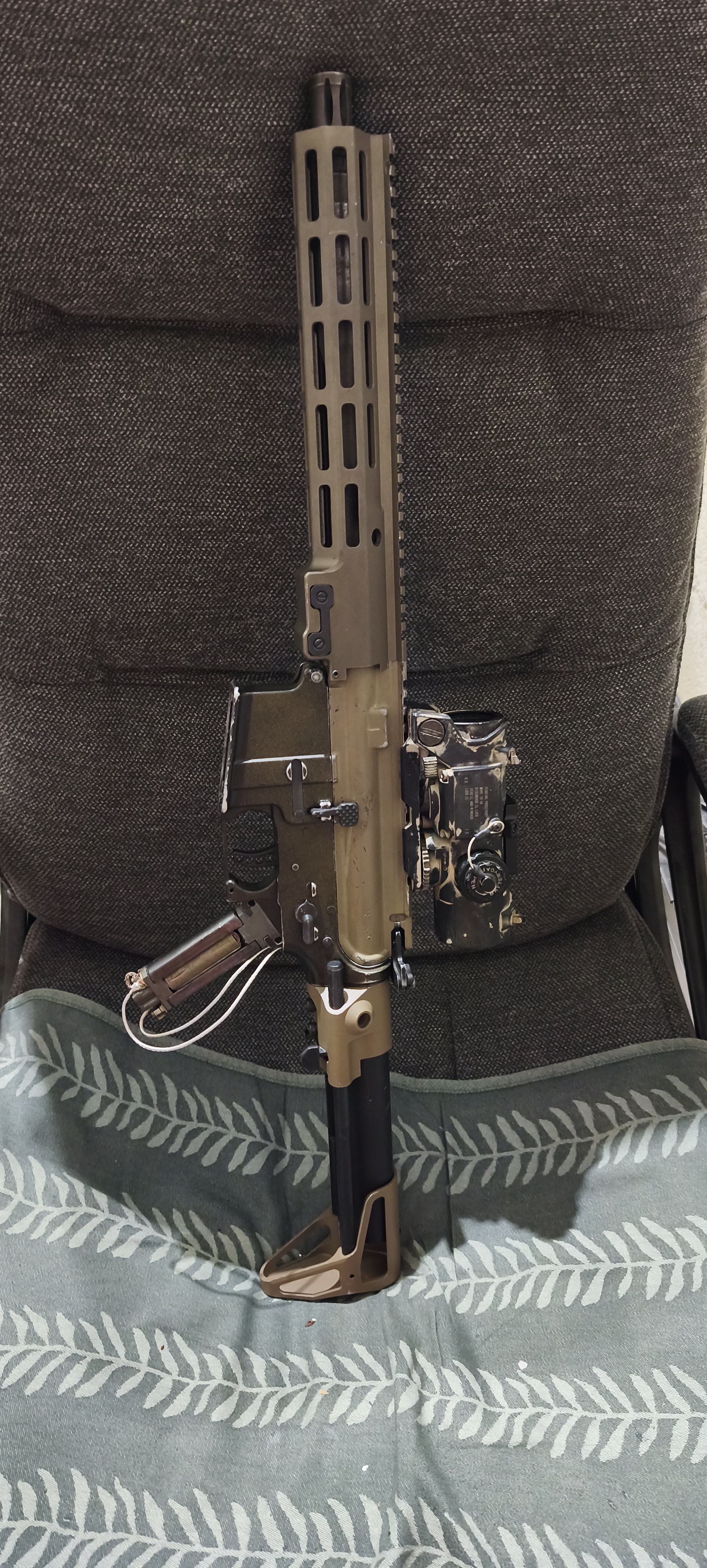 Création d'un build de 0 avec des pièces de récupération : rail MK16 HAO, corps Systema, gearbox Systema & engrenages Alpha Parts, moteur restant à remplacer