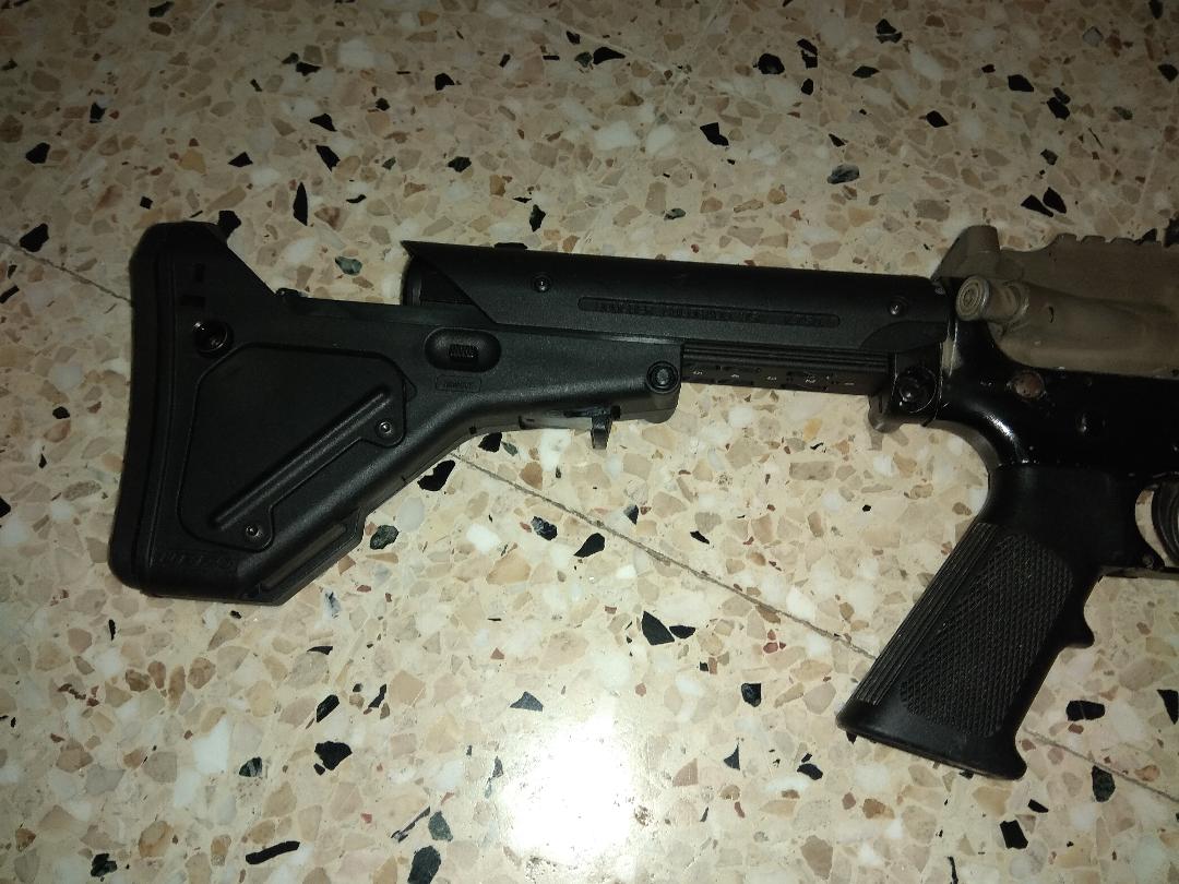 Adaptation d'une crosse MAGPUL UBR pour GBB-R sur une PTW M4, intégration de la batterie dans la crosse